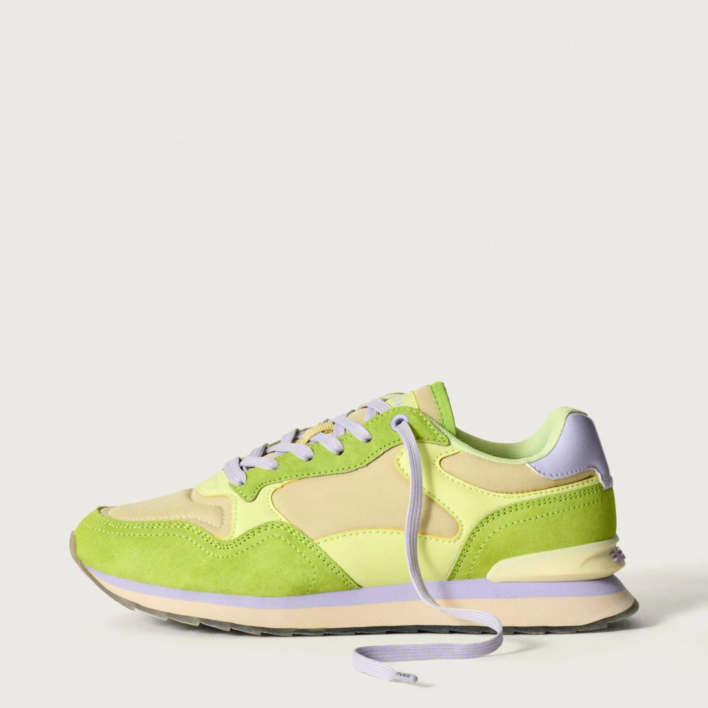 Hoff Kathmandu Trainer|12502017