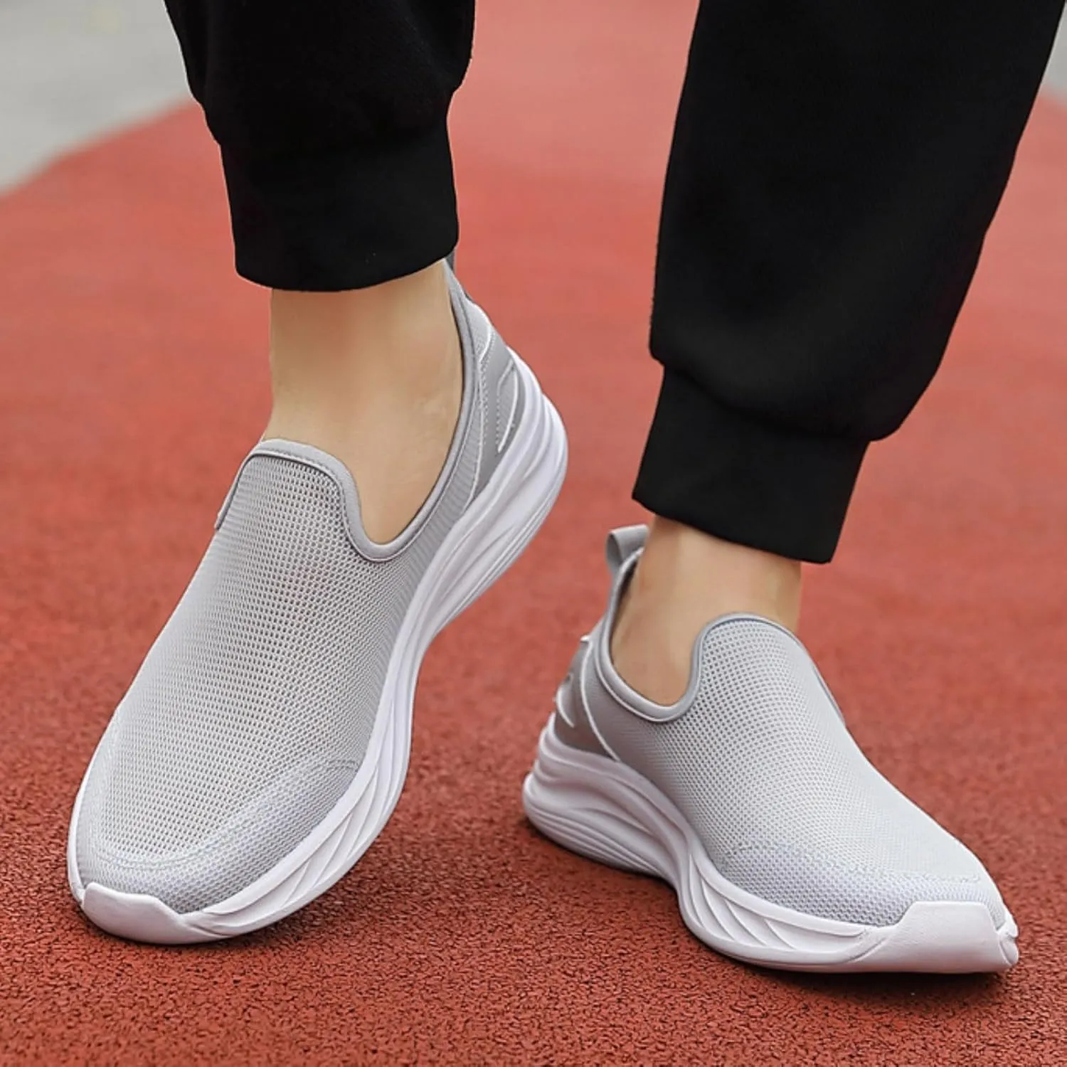 Men Sports Shoes Fashionable New Pattern Simple Solid Color Lightweight Flat Bottom Comfortable Slip On Casual Shoes Casual Shoes for Men High Top