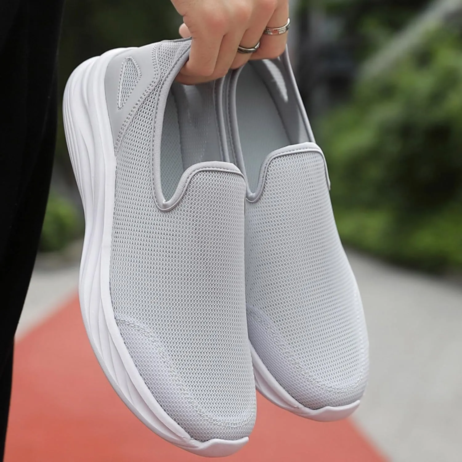 Men Sports Shoes Fashionable New Pattern Simple Solid Color Lightweight Flat Bottom Comfortable Slip On Casual Shoes Casual Shoes for Men High Top