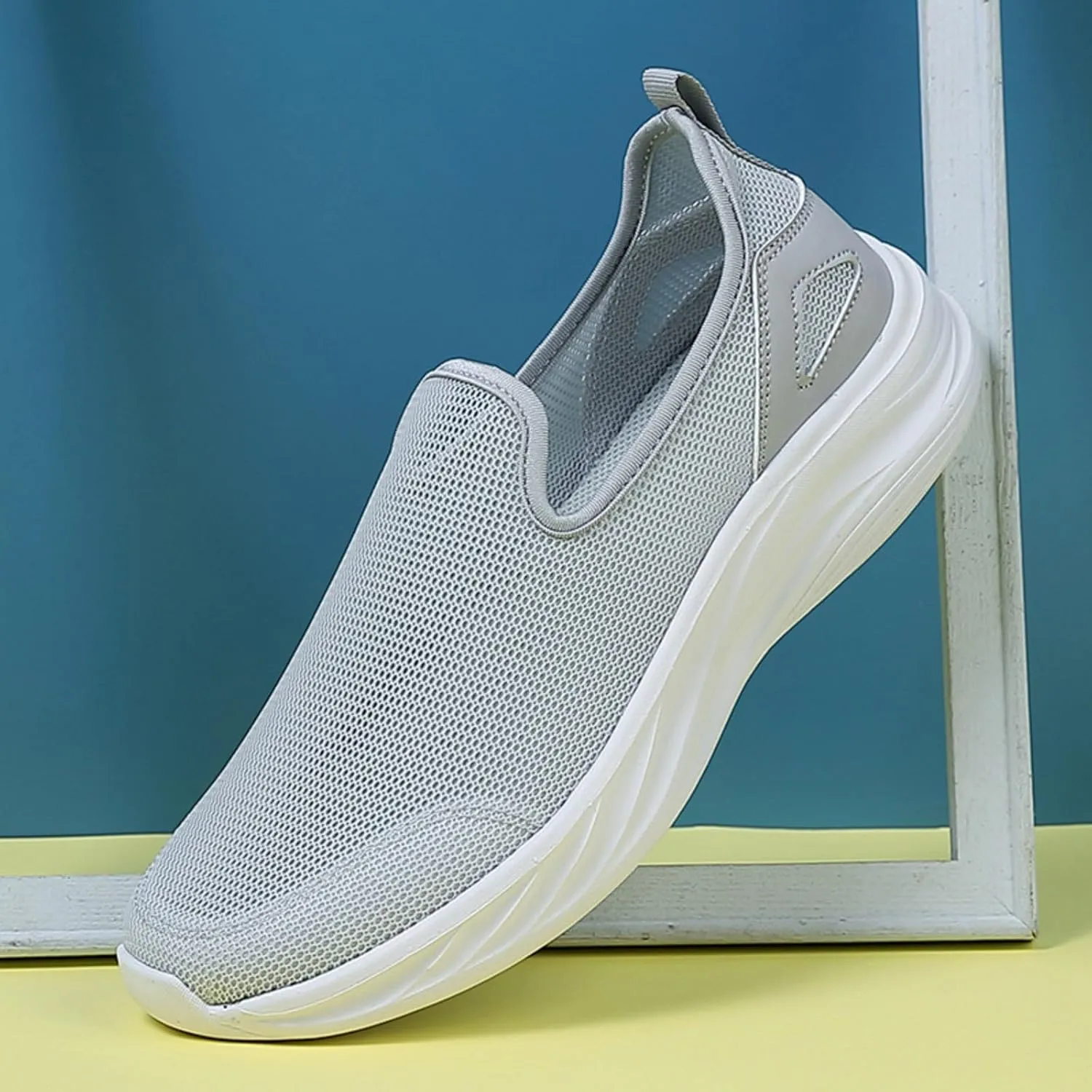 Men Sports Shoes Fashionable New Pattern Simple Solid Color Lightweight Flat Bottom Comfortable Slip On Casual Shoes Casual Shoes for Men High Top