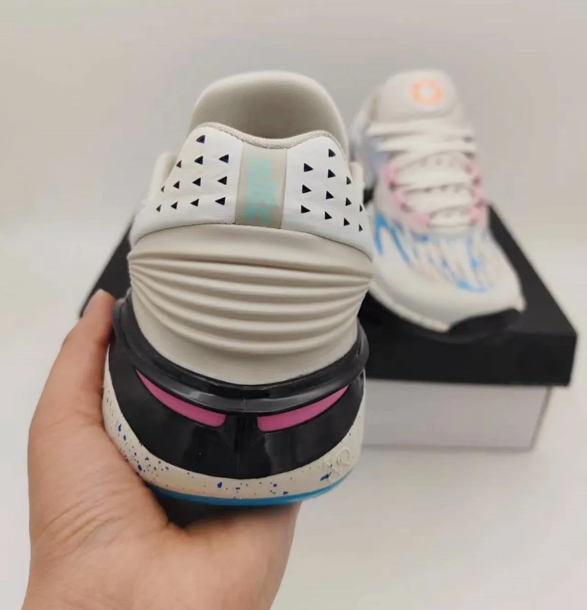 NIKE ZOOM G.T. CUT 2 x WE ARE ALL GREATER