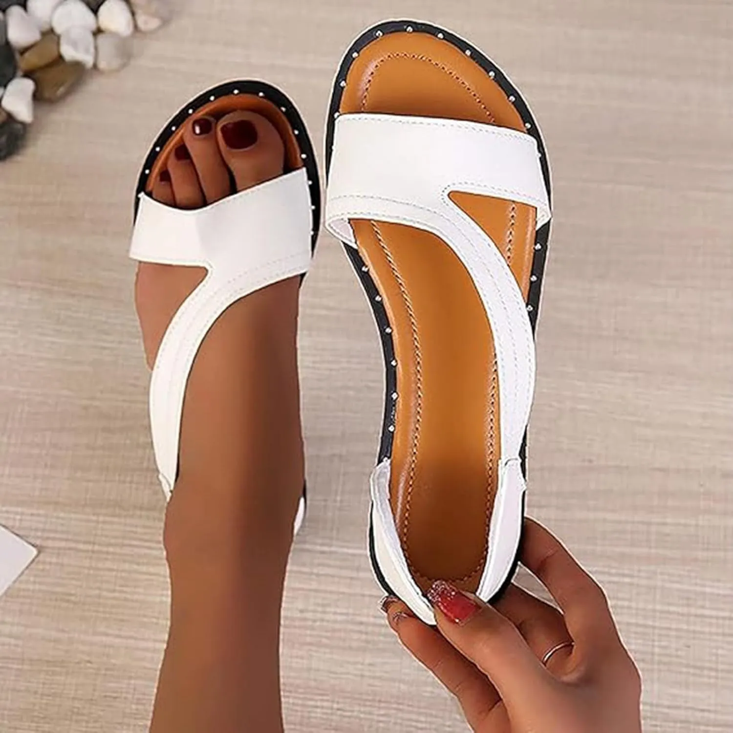 ZSpzx Women's Flat Sandals Womens Comfortable Flip Flops Slide Summer Beach Shoes Arch Support Dressy Fashion Slides Soft Leather Slippers Slip On Casual Outdoor Walking Wedding for Oceanside Holiday